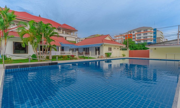 Pratumnak Hill Resort | Discover Mew Resort: Family-Friendly Stay Near the Beach
