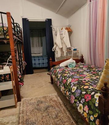 Mount Morgan Bed & Breakfast | Budget-Friendly Meyenburg Dorm Room with Breakfast & Child Care