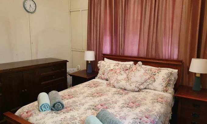 Mount Morgan House | Oceanfront Meyenburg House with Breakfast & Kitchen Access