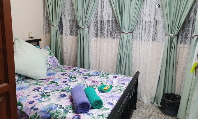 Mount Morgan Bed & Breakfast | Meyenburg House, Front Room, Budget Double Room with Shared Bathroom & Kitchen