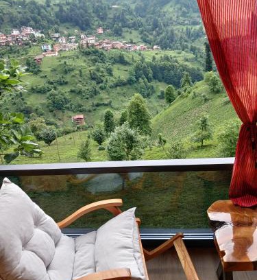 Ayder Apartment | Mezrasuit Bungalov: Oceanfront Retreat with Hot Tub Access