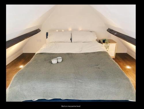Camberwell Green Apartment | Charming Mezzanine Studio Apartment - Family Friendly Retreat
