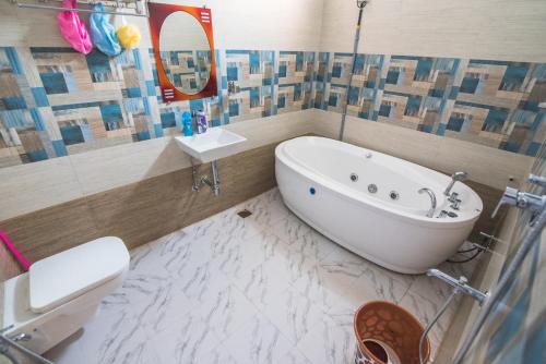 Kalapet House | Relaxing Mezzanine Villa with Hot Tub & Top Guest Ratings