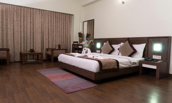 Tirora Hotel | Budget-Friendly Mg Regency with Family Amenities & Dining
