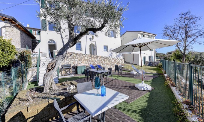 Marciaga Apartment | Cozy MGH Alla Lanterna Apartment with Lake View & Breakfast