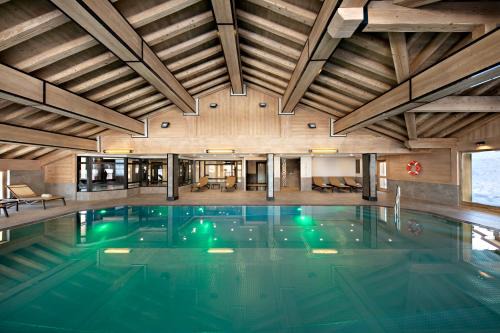 Les Avanchers-Valmorel Apartment | Elegant Residence Anitea: Oceanfront Bliss & Top Amenities