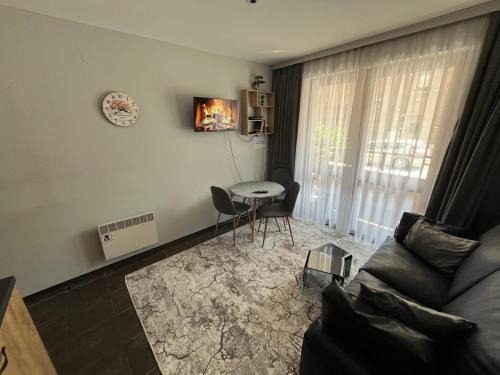 Kvartal Noviya Grad Apartment | Budget-Friendly MH Apartments: Guest Rated 9.8 & Child Friendly