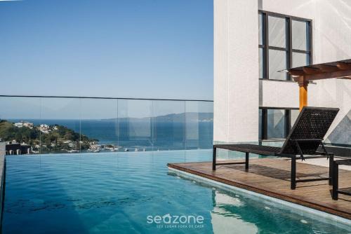 Centro Apartment | Ocean View Studios at MHFA: Poolside Family Retreat