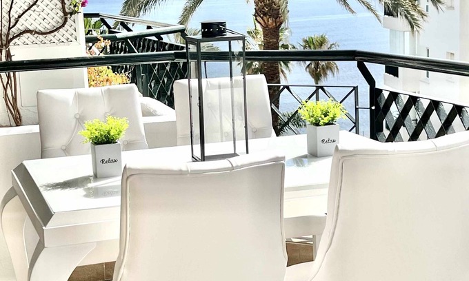 Sitio de Calahonda Apartment | Unforgettable MI CAPRICHO BEACHFRONT: Sea View Apartment