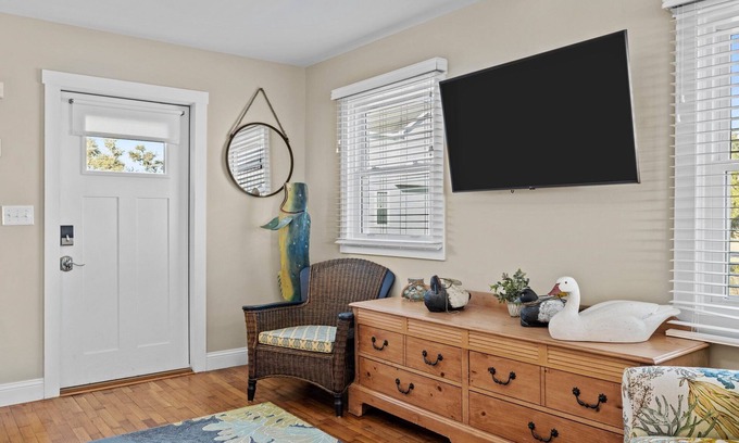 Harkers Island Condo | Discover Mi Faro: Pet-Friendly Getaway with Spa & Breakfast