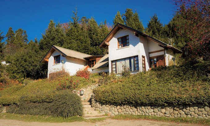 San Carlos de Bariloche Cabin | Discover Mi Sueño: Family-Friendly Stay with Breakfast