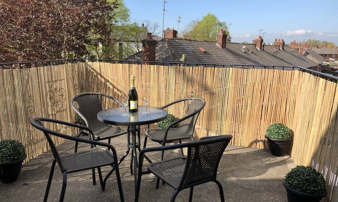 Chester Apartment | Unbeatable Stay at Mia's Place - Heart of Chester