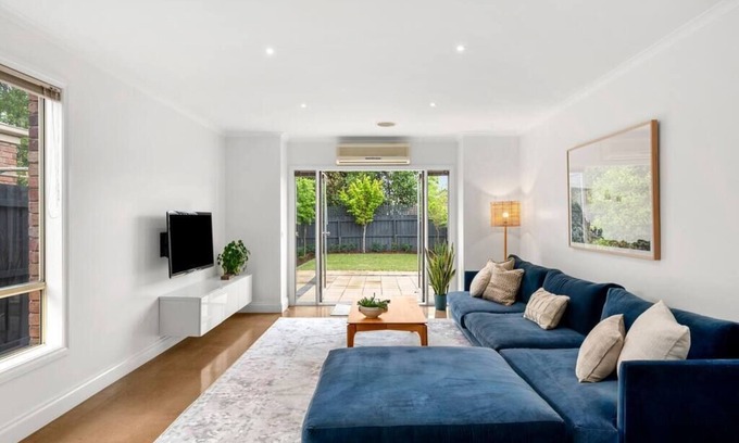 Geelong West House | Discover Mia's Place: Pet-Friendly Retreat in Geelong West