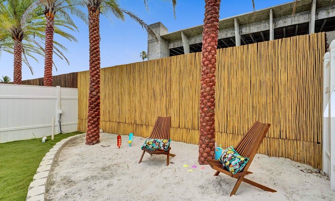 West Little River Apartment | Art Deco Unit in Miami with Relaxing Hot Tub