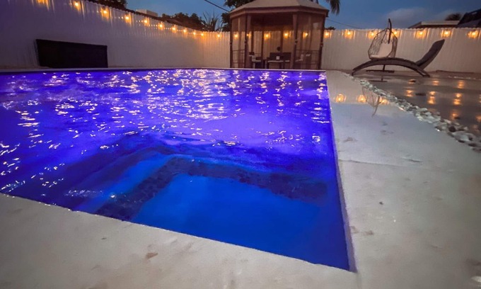 Miami Gardens House | Miami Paradise: Oceanfront Retreat for 11 Guests