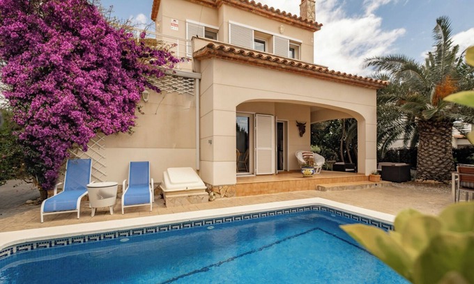 Miami Platja Villa | Charming Villa Cosy with Pool, 5 Minutes from Miami Beach