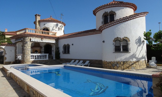 Miami Platja Villa | Exceptional Miami Playa: 11-Bed Home with Pool & Ocean Views