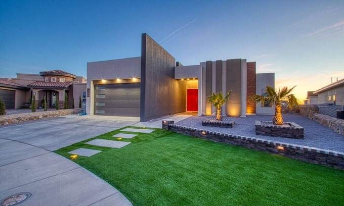 Chamberino House | Stylish Miami Pool House with Spa & Family-Friendly Amenities