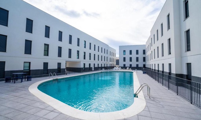 San Vicente del Raspeig Other | Relax at Micampus Alicante: Oceanfront Pool & Accessibility
