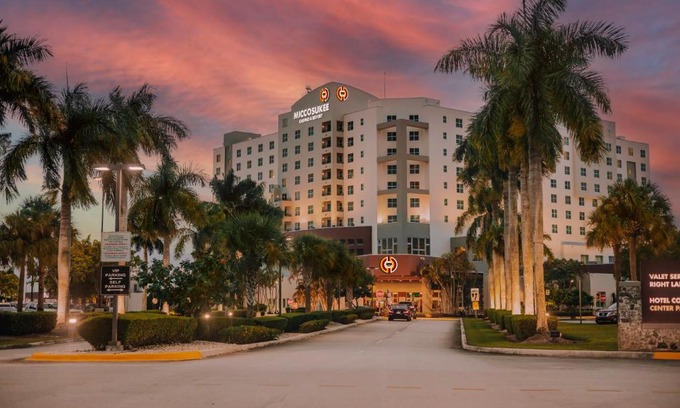 Tamiami Resort | Inviting Miccosukee Casino & Resort: Top-Rated Getaway