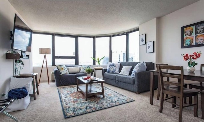 South Loop Condo | Stylish 2bd/2ba Near Grant Park & Museums - Guest Rated 9.2