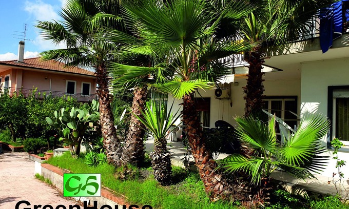 Mascalucia Apartment | Pet-Friendly Green House Holiday Home with Breakfast Included