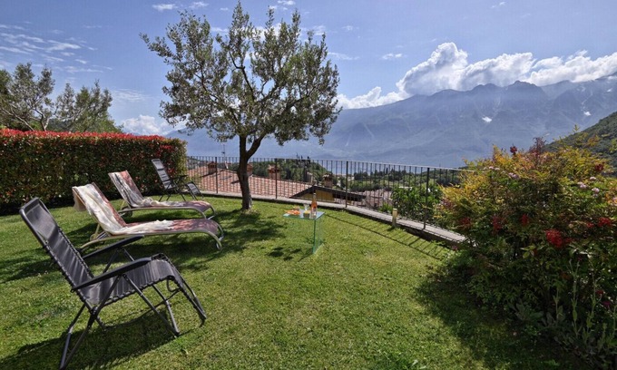 Prabione Apartment | Relaxing Stay at Michela 4 with Private Garden & Lake View