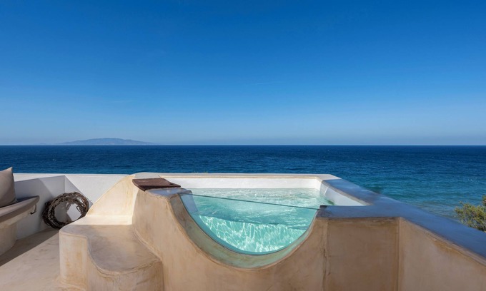 Kamari Villa | Michelangelo Beach Villa: Top-Rated Oceanfront Retreat