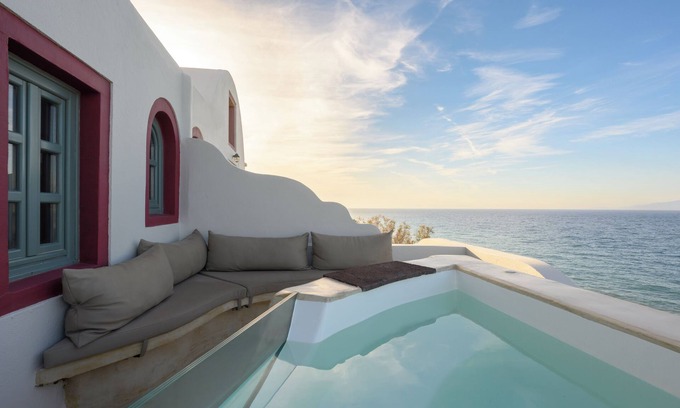 Kamari Villa | Oceanfront Michelangelo Beach Villa - Guest Rated 9.8