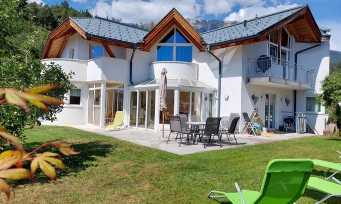 Imst House | Michl's Villa: Highly Rated Getaway for Families & Pets