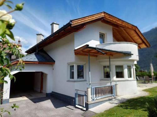 Imst House | Modern Retreat at Michl's Villa: Family-Friendly Escape