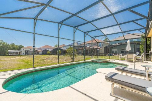 Windwood Bay House | Mickey's Holiday Home: Family-Friendly Retreat with Pool