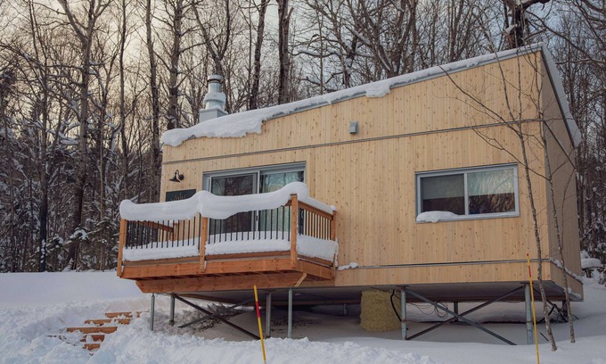 Notre-Dame-Auxiliatrice-de-Buckland Ski Chalet | Micro-Cabine int the Mountains - Solstice 3