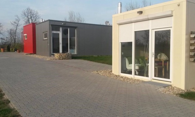 Haslau-Maria Ellend House | Cozy Micro House Apartment with Garden View Retreat