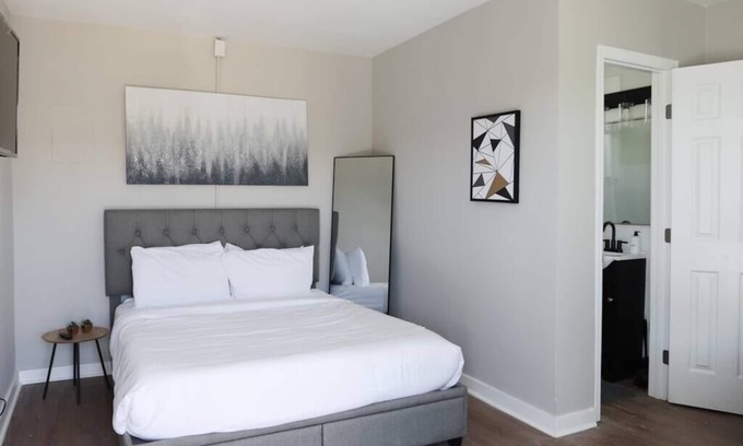 Nashville Hotel | Cozy Micro Motel: Pet Friendly with Breakfast Included