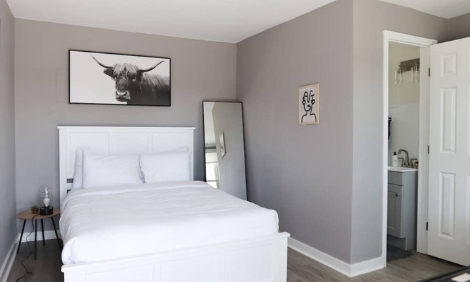 Nashville House | Comfortable Micro Motel with Breakfast & Family Amenities