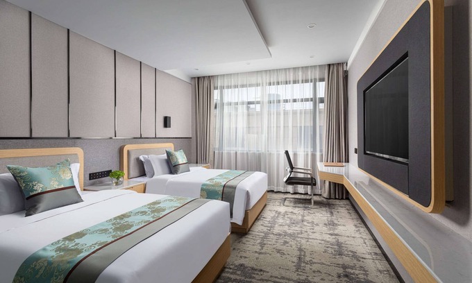 Xiaoshan Hotel | Affordable Microtel by Wyndham Hangzhou with Breakfast Included