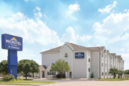 Independence Hotel | Comfortable Stay at Microtel Inn and Suites Independence
