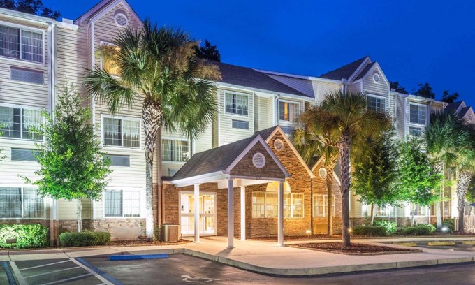 Marion Oaks Hotel | Pet-Friendly Microtel Inn and Suites in Ocala with Pool
