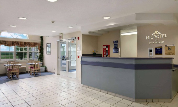 Champaign Hotel | Comfortable Microtel Inn by Wyndham Champaign with Breakfast