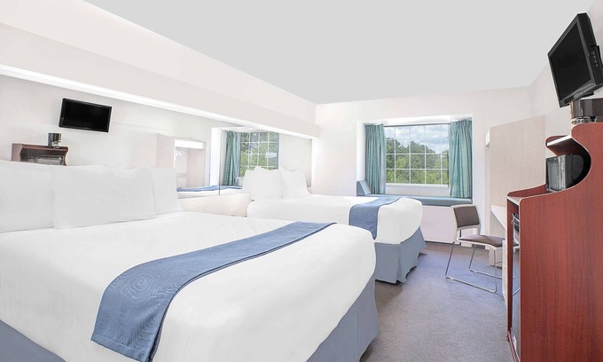 Broken Bow Hotel | Ideal Getaway at Microtel Inn by Wyndham Broken Bow