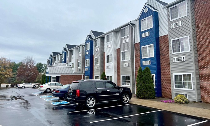 Georgetown Hotel | Cozy Microtel Inn by Wyndham Georgetown - Family Friendly Stay