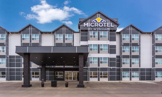 Whitecourt Hotel | Pet-Friendly Microtel Inn & Suites in Whitecourt Awaits You