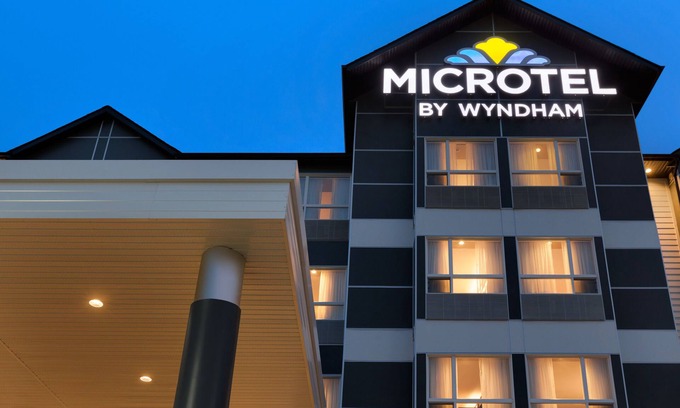Whitecourt Hotel | Comfortable Microtel Inn & Suites With Spa and Breakfast
