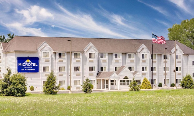 Maugansville Hotel | Comfortable Microtel Inn & Suites with Breakfast Included