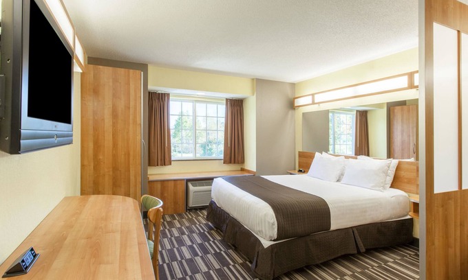 Johnstown Hotel | Modern Microtel Inn & Suites with Great Amenities Await!