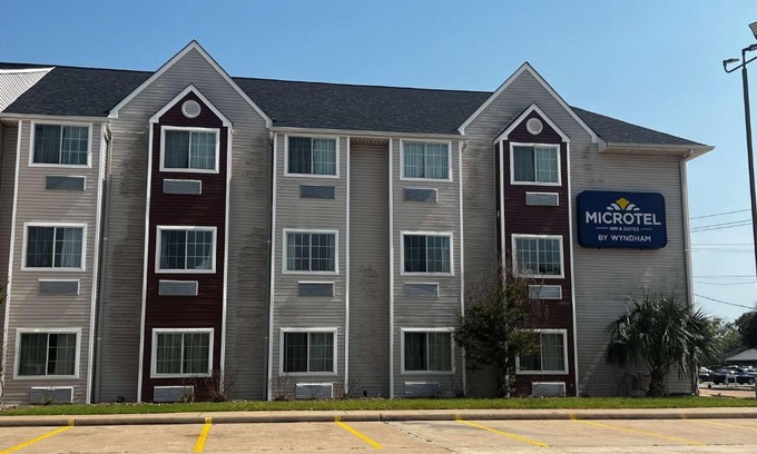 Nassau Bay Hotel | Convenient Microtel Inn & Suites Near NASA and Clearlake