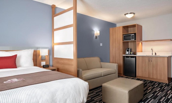 Val-d'Or Hotel | Discover Microtel Inn & Suites Val-d'Or - Pet Friendly Comfort