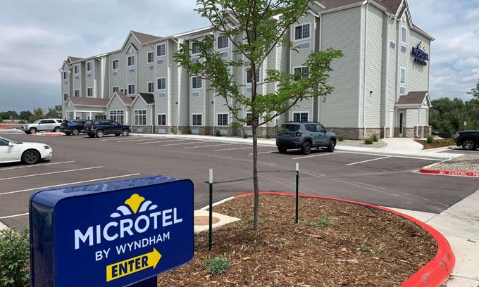 Fountain Hotel | Discover Microtel Inn & Suites: Pet-Friendly Comfort Awaits