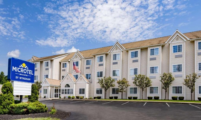 Johnstown Hotel | Discover Microtel Inn & Suites: Family-Friendly Retreat